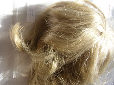 Glanzend goudblond pruikje 0.27 D37